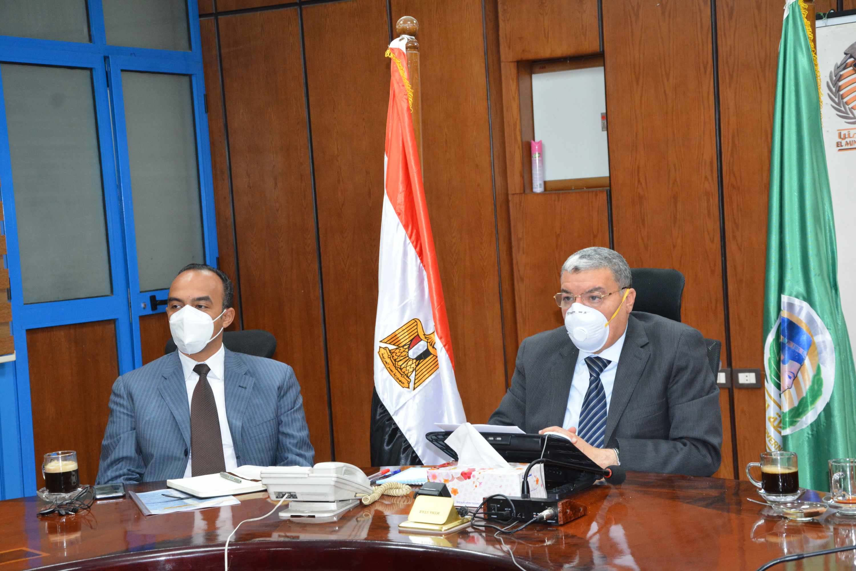 اجتماع محافظ المنيا مع رئيس الوزراء  (1)