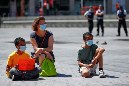 الأطفال يشاركون بمظاهرات بلجيكا تضامنا مع فلويد