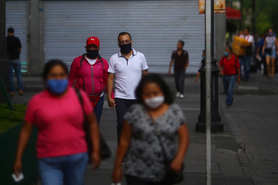 مواطنون فى أحد شوارع المكسيك
