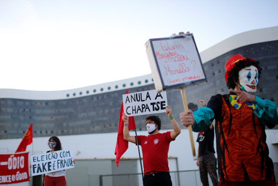 متظاهرون يشاركون في احتجاج ضد الرئيس البرازيلي