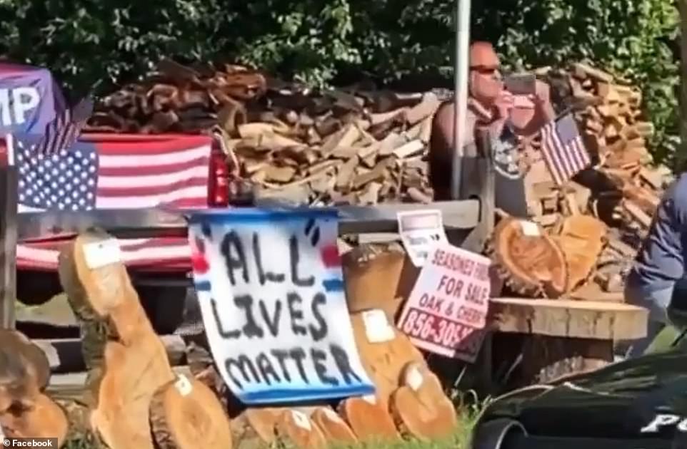 29433532-8405167-The_counter_protesters_at_the_lumber_yard_sparked_outrage_by_pro-a-1_1591771341888