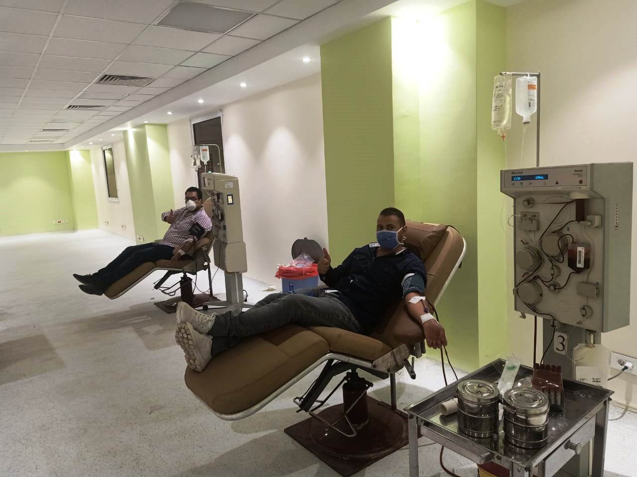 المتعافين من كورونا يتسابقون على التبرع ببلازما الدم فى المحافظات  (4)