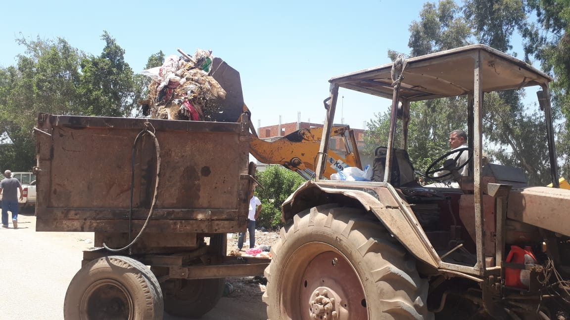 حملة مكبرة لرفع تجمعات القمامة بقرية زنارة  (7)