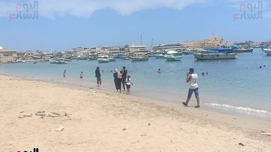 تجمعات المواطنين على شواطئ الإسكندرية (9)