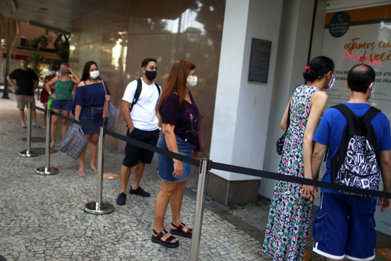 محاولات للحفاظ على التباعد الاجتماعى محاولات للحفاظ على التباعد الاجتماعى