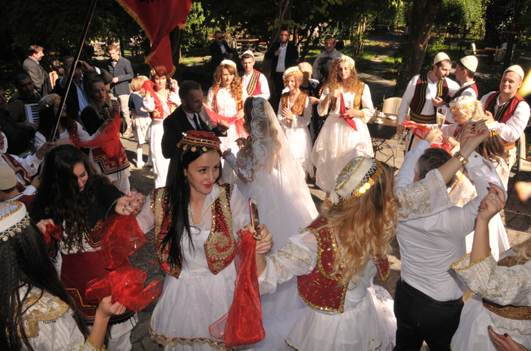 121-185340-corona-wedding-albania-3