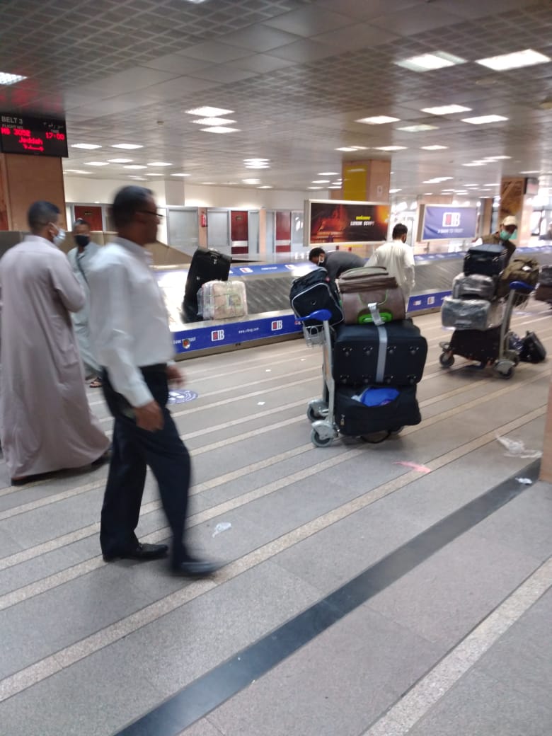 مطار الأقصر يشهد عودة أول رحلة دولية من جدة لإعادة 150 مصرياً عالقاً بالسعودية (5)