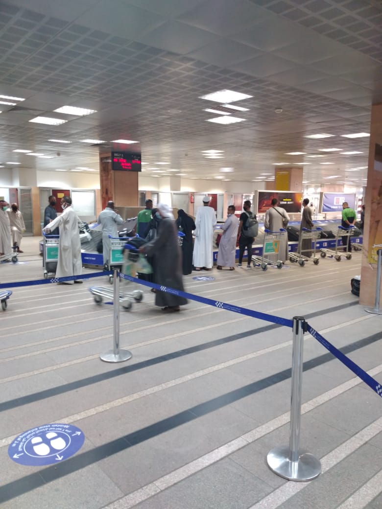 مطار الأقصر يشهد عودة أول رحلة دولية من جدة لإعادة 150 مصرياً عالقاً بالسعودية (7)