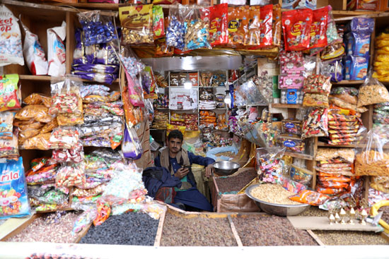 أحد البائعين فى أسواق اليمن