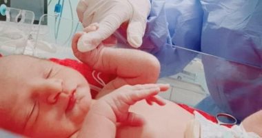 شفاء والدة أول مولود بالمستشفى بعد عزلها وخروجهما بصحة جيدة