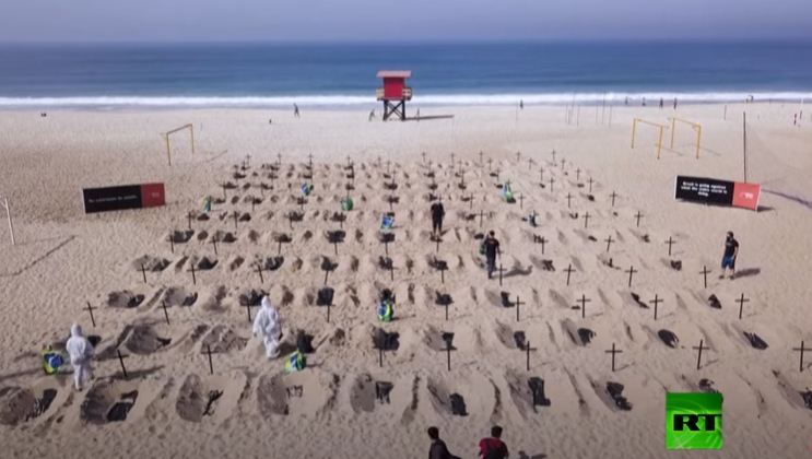 حفر قبور للاحتجاج فى البرازيل