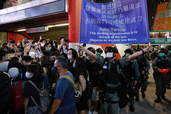 شرطة هونج كونج تحذر المتظاهرين