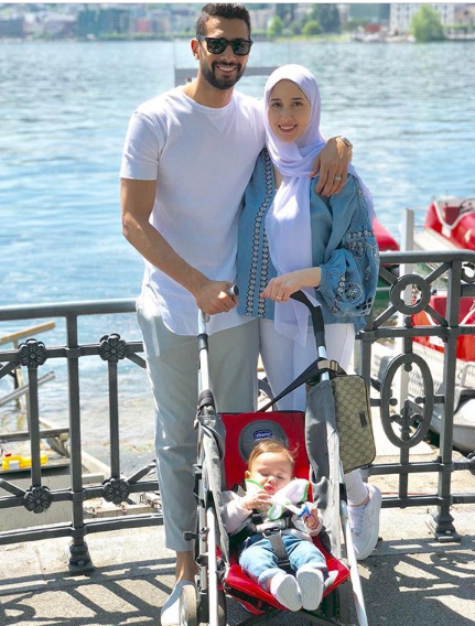 احمد عادل وزوجته