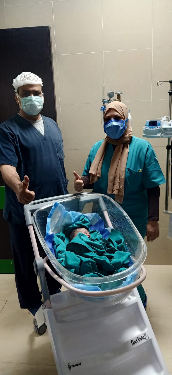 الطفل سعيد المولد الـ11 داخل مستشفى إسنا للحجر الصحى (2)