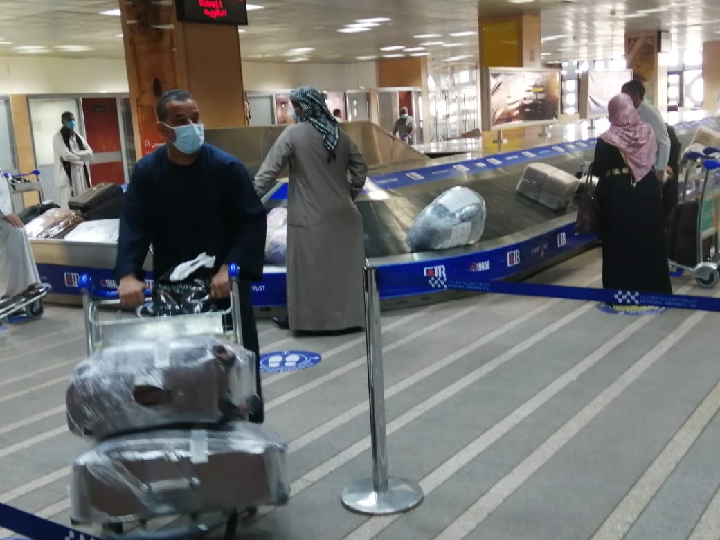 مطار الأقصر الدولى يستقبل رحلة دولة ثالثة تقل 151 مصرياً عالقاً بدولة الكويت (4)