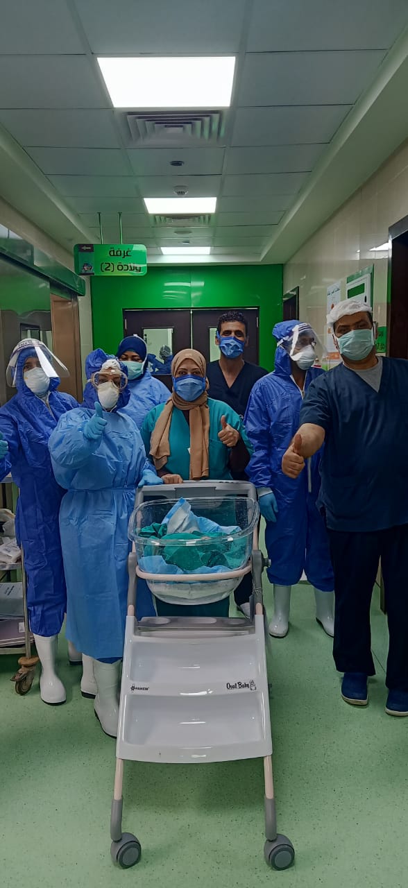 الطفل سعيد المولد الـ11 داخل مستشفى إسنا للحجر الصحى (5)