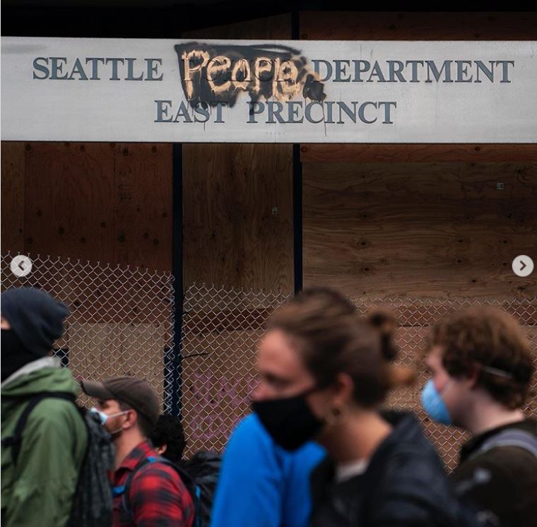 مظاهرات في سياتل (2)