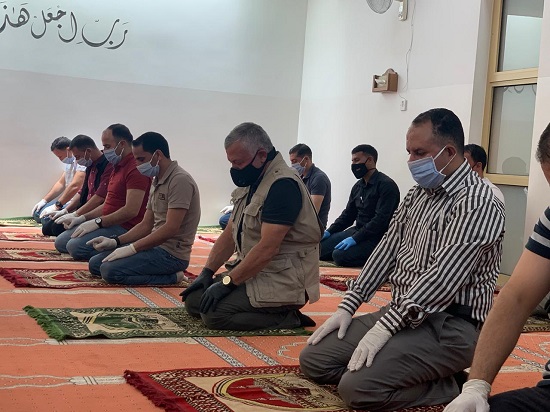 الملك عبد الله يؤدى صلاة الجمعة