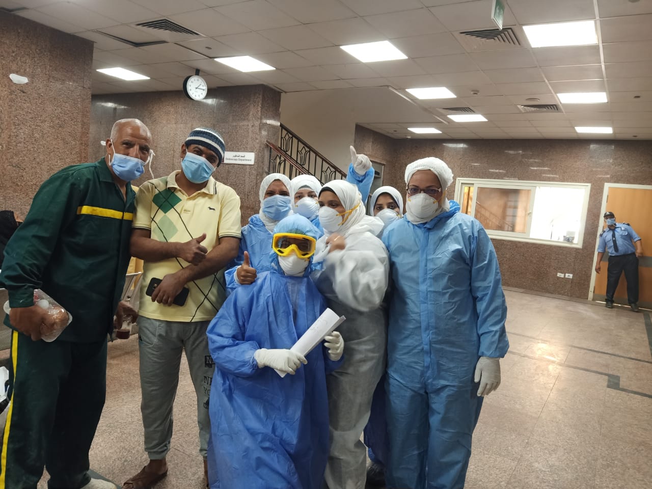 خروج 21 حالة شفاء من فيروس كورونا بمستشفى الأقصر العام (2)
