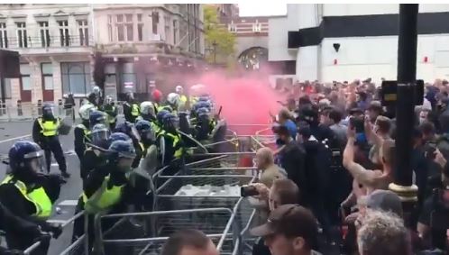 اشتباكات الشرطة والمتظاهرين في لندن  (1)