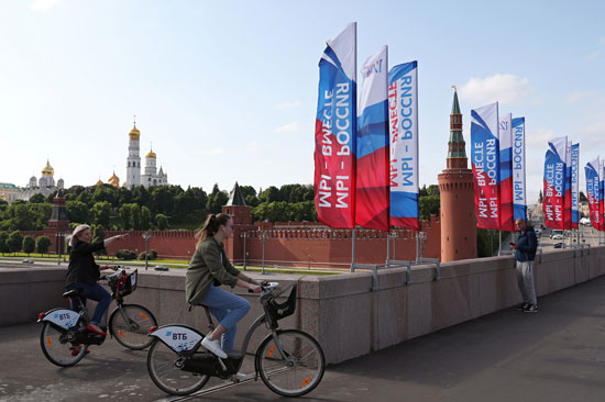 أعلام روسيا تزين موسكو خلال الاحتفالات