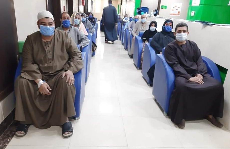 المداح الأقصرى محمد منتصر الدح من فيروس كورونا خلال خروجه من المستشفى