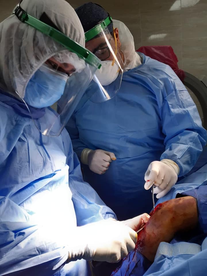 مستشفى الأقصر العام تجرى عملية جراحية دقيقة فى ذراع مصاب (1)