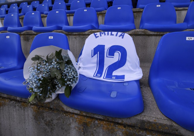 تكريم مشجعى ليجانيس ضحايا فيروس كورونا (4)