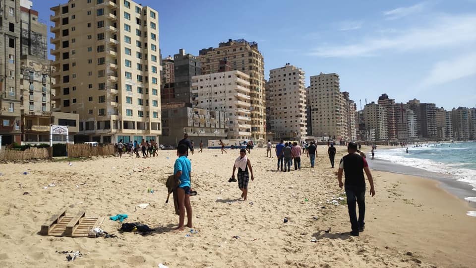 مخالفات على شواطئ الاسكندرية (4)