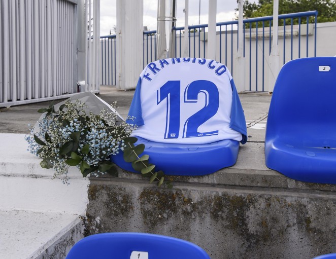 تكريم مشجعى ليجانيس ضحايا فيروس كورونا (2)