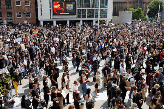 2020-06-14T140505Z_1955269055_RC229H9NW8LG_RTRMADP_3_MINNEAPOLIS-POLICE-PROTESTS-BRITAIN