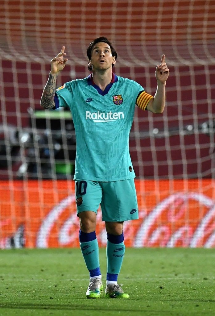 ميسي يحتفل بهدفه في مايوركا