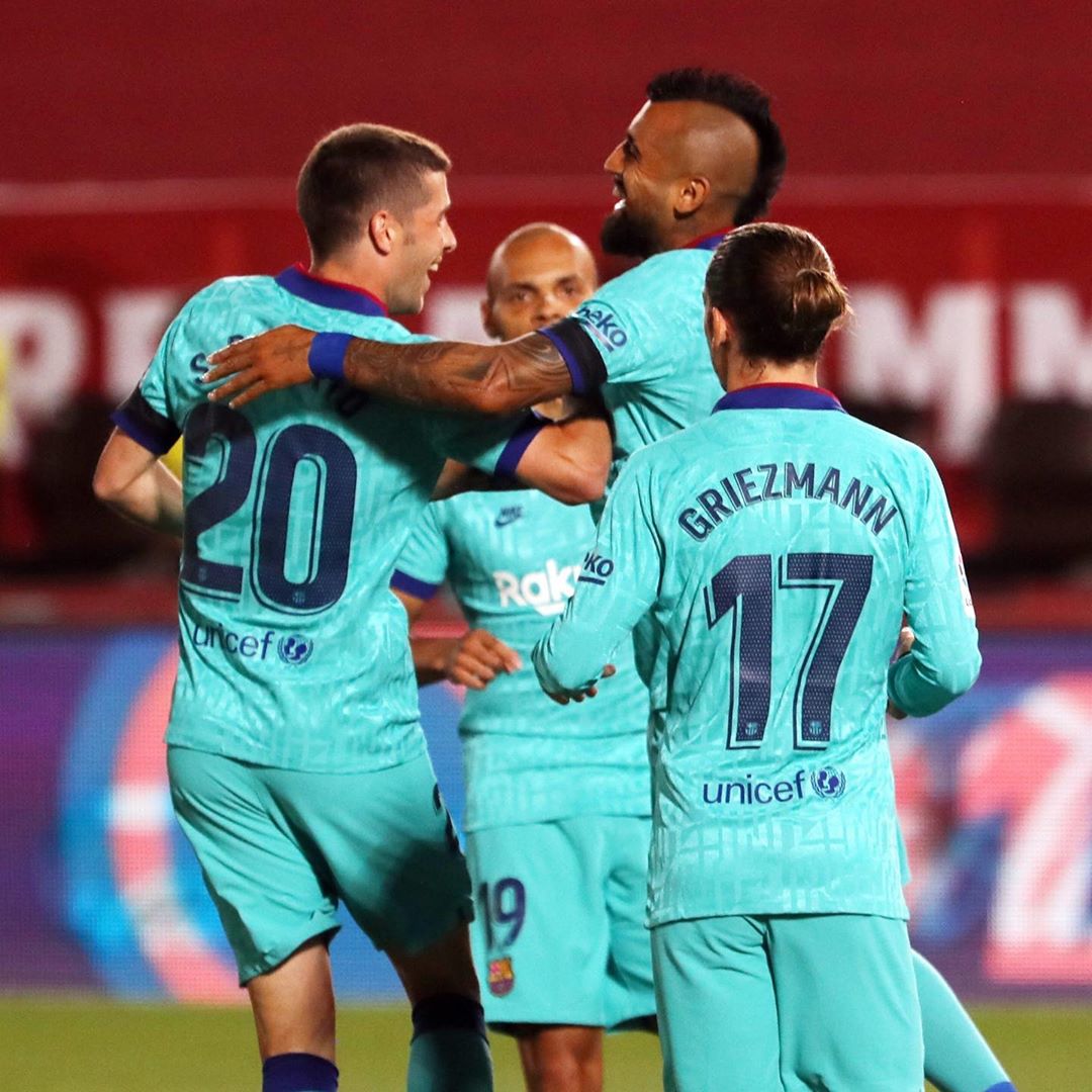 احتفال لاعبي برشلونة