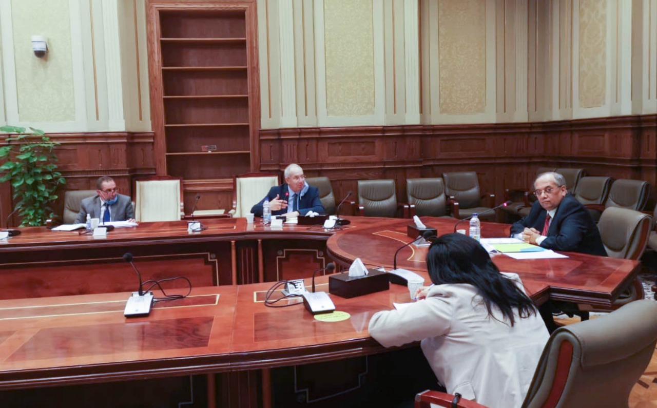 المهندس يحيى زكى خلال الاجتماع المهندس يحيى زكى خلال الاجتماع