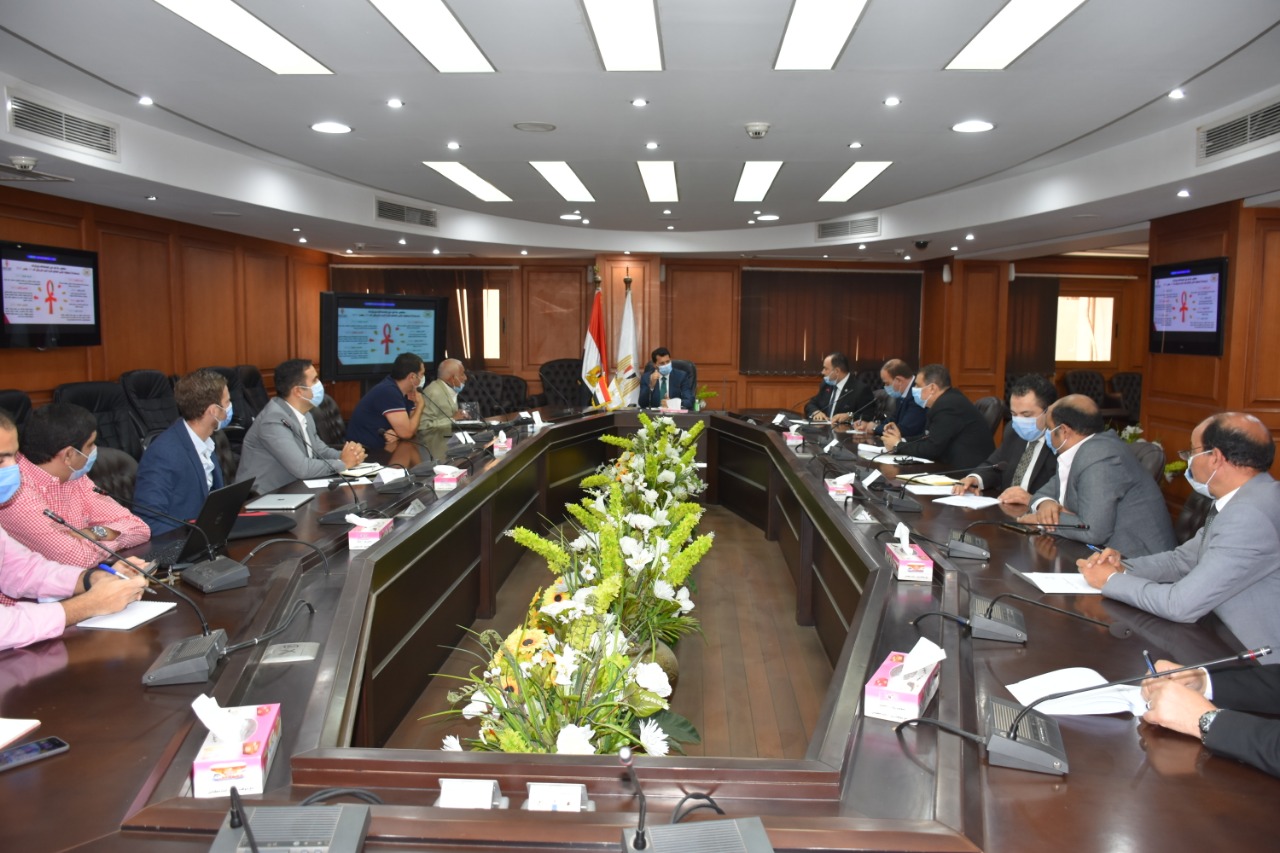 أشرف صبحي مع اللجنة المنظمة لليد