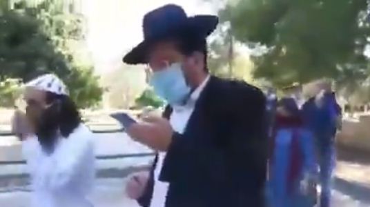 الحاخام يتقدم اليهود فى الاقصى