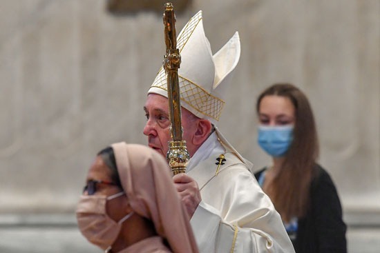 وصول البابا فرنسيس لقيادة قداس عيد جسد المسيح