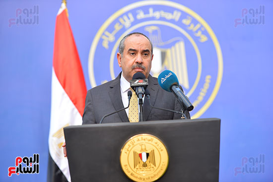 وزير الطيران المدني الطيار محمد منار (2)