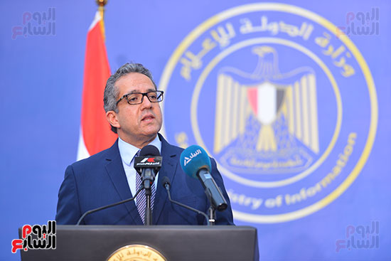 الدكتور خالد العناني، هو وزير السياحة والآثار (1)