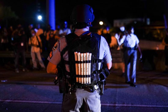 أحد أفراد الشرطة الأمريكية