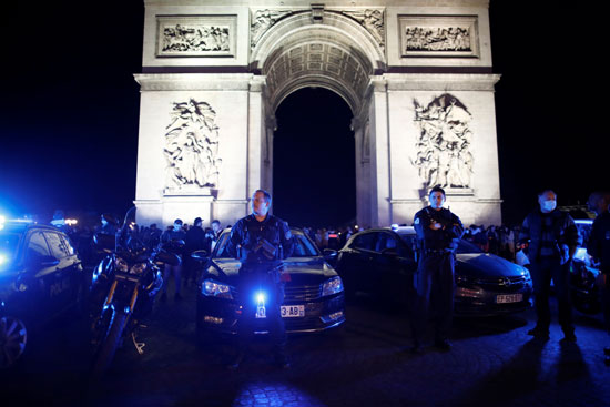 شرطة فرنسا تحتشد بمحيط قوس النصر