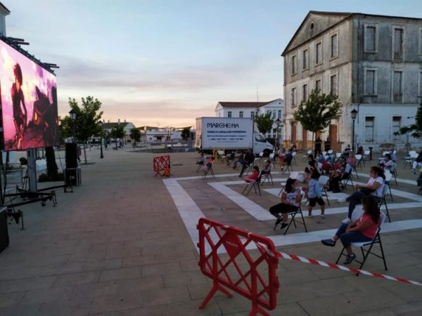 عرض افلام للاطفال فى اول عروض السينما الصيفية