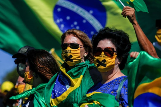 متظاهرون فى البرازيل