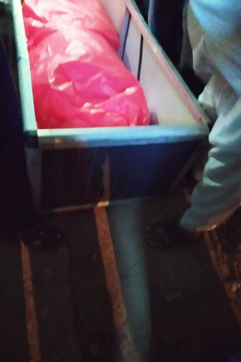 دفن جثمان متوفى بفيروس كورونا  (1)