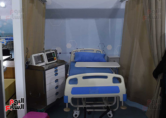 رئيس الوزراء يتفقد المستشفى الميدانى بجامعة عين شمس (3)