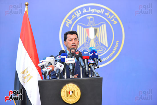 أشرف صبحى  خلال المؤتمر الصحفى (6)