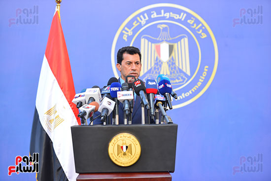أشرف صبحى  خلال المؤتمر الصحفى (1)