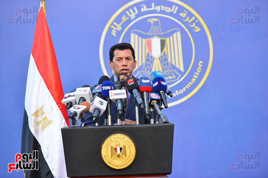 أشرف صبحى  خلال المؤتمر الصحفى (8)