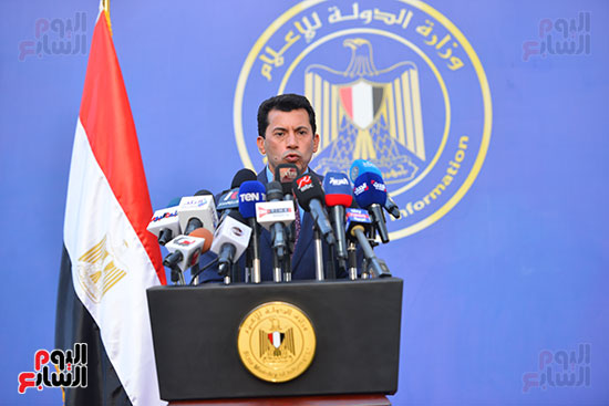 أشرف صبحى  خلال المؤتمر الصحفى (7)