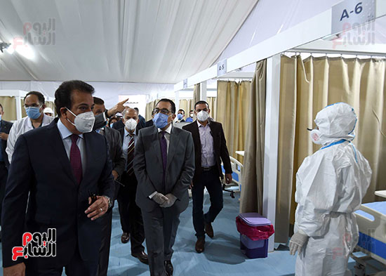 تفقد رئيس الوزراء لمستشفى جامعه عين شمس الميدانى